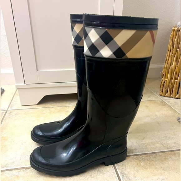 Authentic Burberry rain ☔️ boots! Size: 37 - Picture 1 of 4